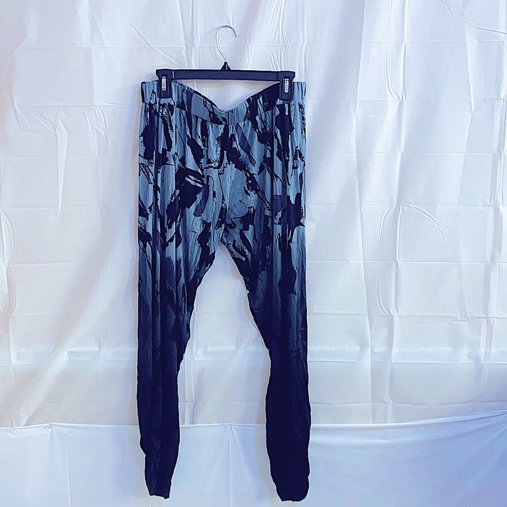 Michael Lauren Pants Cropped and Ruched leg hem Size S